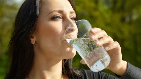 Drinking soda water. Things To Know About Drinking soda water. 